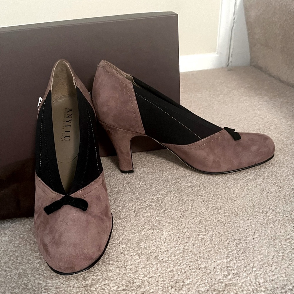 Anyi Lu Couture Heart heel in Rose Suede